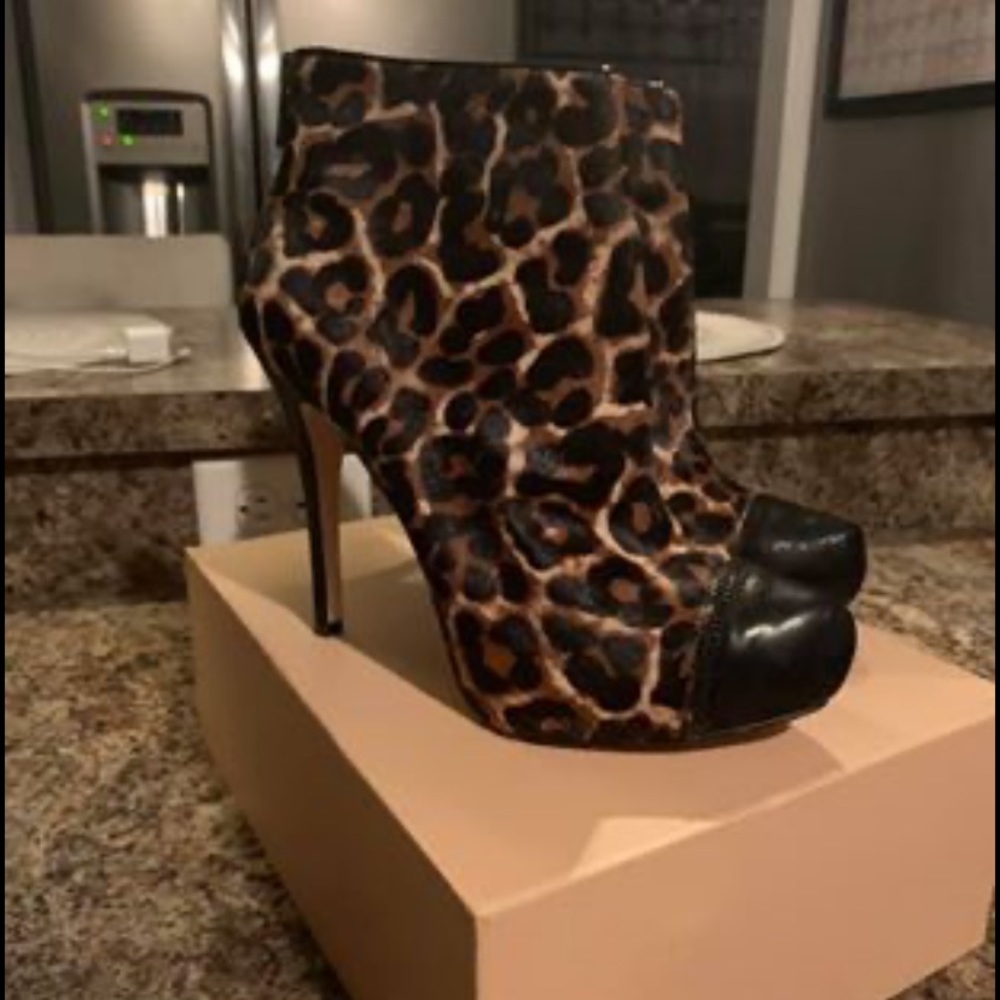 Mk booties